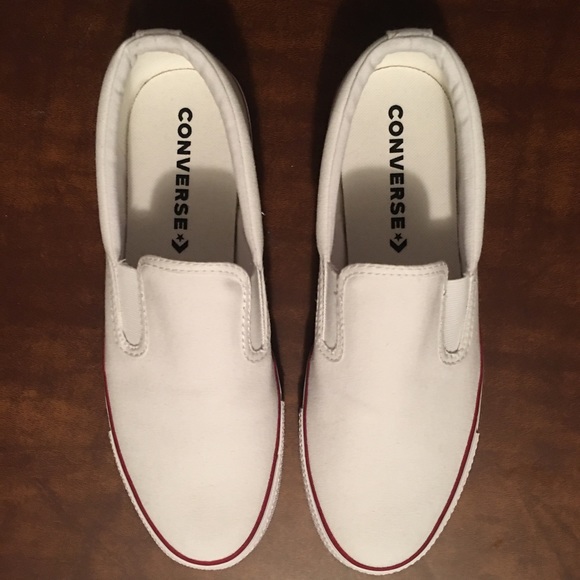 Converse  NWT white sneakers Host Pick 10/31/24 - Picture 4 of 5